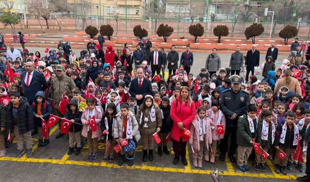 Siverek'te okullar bayrak sevgisi temasıyla açıldı
