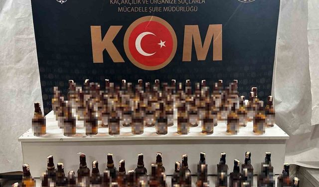 Şüphe üzerine aranan araçta 100 şişe kaçak alkol ele geçirildi
