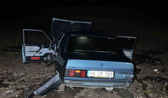 Uşak'ta iki otomobil çarpıştı: 5 yaralı