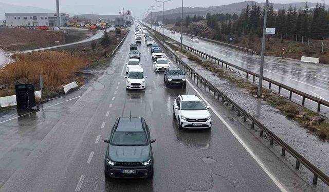 43 ilin geçiş güzergahında arife günü trafik yoğunluğu arttı: Validen sürücülere 'kurallara uyun' çağrısı