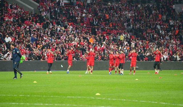 A Milli Futbol Takımı, 1667 gün sonra Dolmabahçe'de