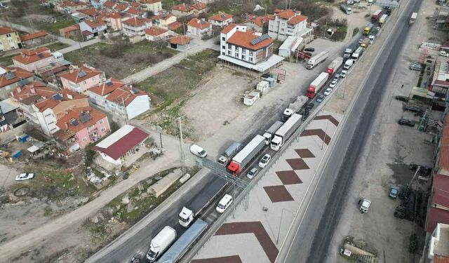 Afyonkarahisar'da bayram trafiği yoğunluğu başladı