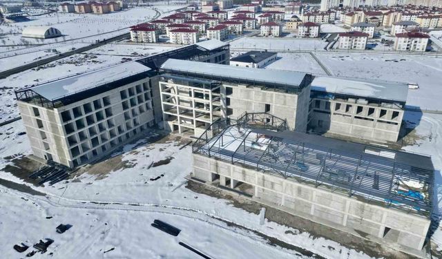 Ağrı'da deprem izolatörü bulunan ilk hastane hizmete hazırlanıyor