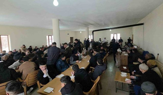 Ahlat'ta bayram geleneği yaşatılıyor: Halise yemeği aynı sofrada buluşturuyor