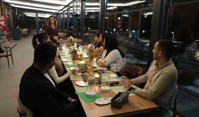 Ahlat'ta iftar sonrası cam fanus boyama etkinliği