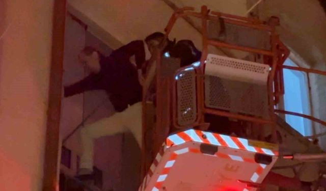 Alzheimer anne oğlunu unuttu, sokakta kalan oğlu için ekipler seferber oldu