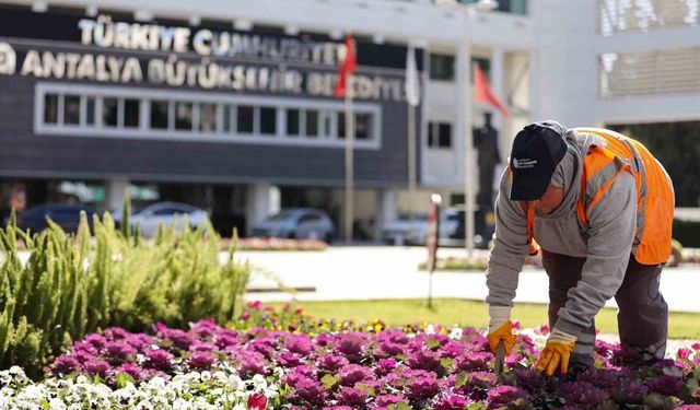 Antalya Büyükşehir Belediyesi ile şehre kadın eli değiyor