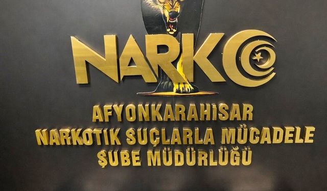 Aracın tamponuna zulalanmış uyuşturucu böyle bulundu