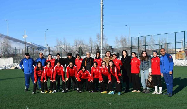 Ardahan Kura Kadın Futbol Takım'ının yeni başkanı Songül Çelik oldu