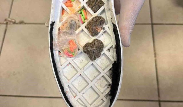 Ayakkabı tabanına zulalanmış uyuşturucu ele geçirildi