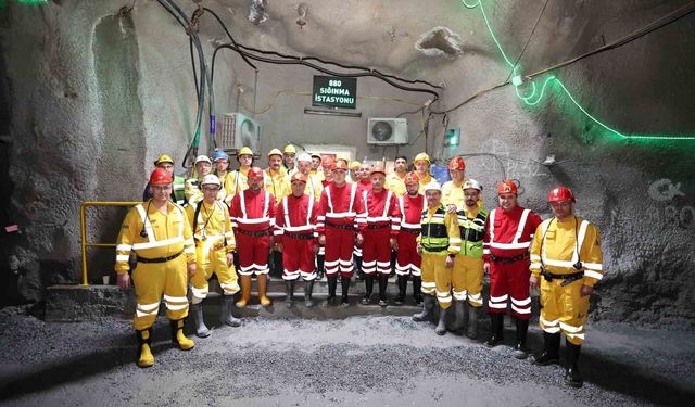 Bakan Işıkhan, yerin 320 metre altında maden işçileriyle sahur yaptı