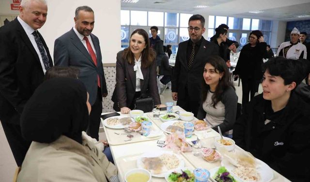 Bartın protokolü üniversite öğrencileriyle iftarda buluştu