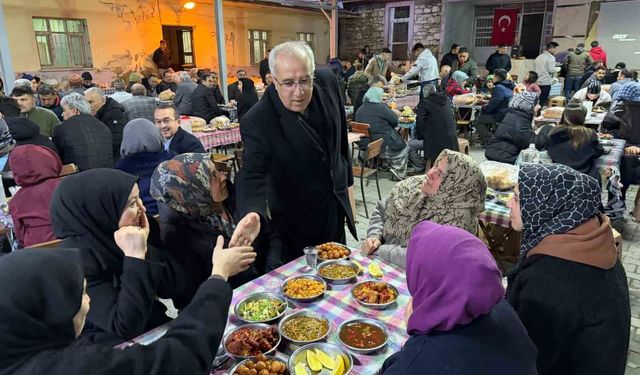 Başkan Arslan son iftarda Çamlıbel gençlerinin gönül sofrasına konuk oldu