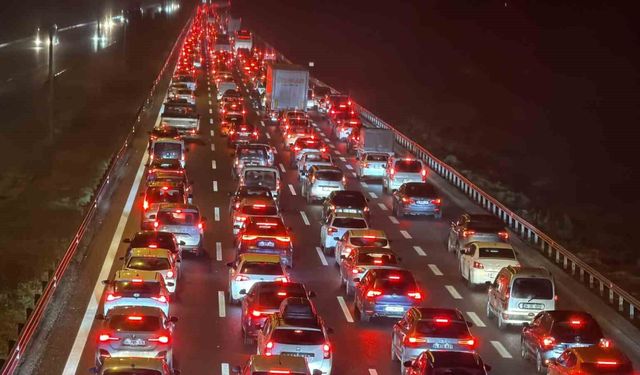 Bayram göçü sürüyor: Düzce'de trafik durma noktasına geldi