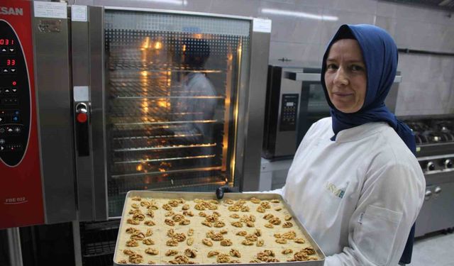 Bayramın vazgeçilmez tatlısı: 'Kayseri Nevzinesi'