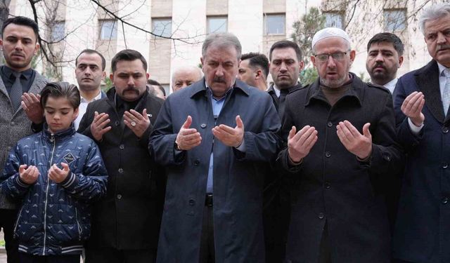 BBP Genel Başkanı Destici, Muhsin Yazıcıoğlu'nun kabrini ziyaret etti