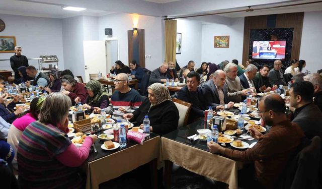 Beyazay ailesi iftarda bir araya geldi