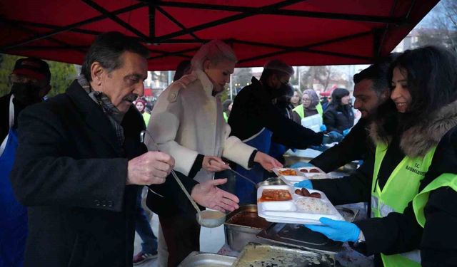 Bilecik'te iftar sevinci Cumhuriyet Meydanı'nda yaşandı