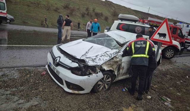 Bingöl'de trafik kazası : 1 ölü 2 yaralı