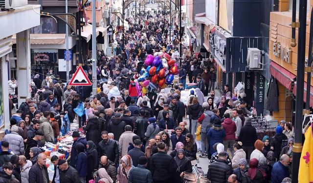 Burası ne Beyoğlu ne de Taksim: Sivas'ta cadde ve sokaklar doldu taştı