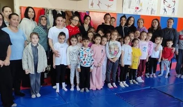 Burhaniye' de anneler ve çocukları birlikte spor yaptı