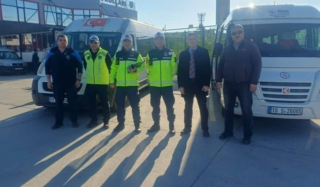 Burhaniye'de okul servisleri denetlendi