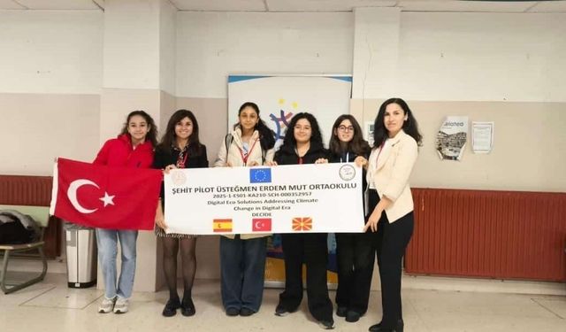 Burhaniyeli öğrenciler İspanya'da Türkiye'yi temsil etti