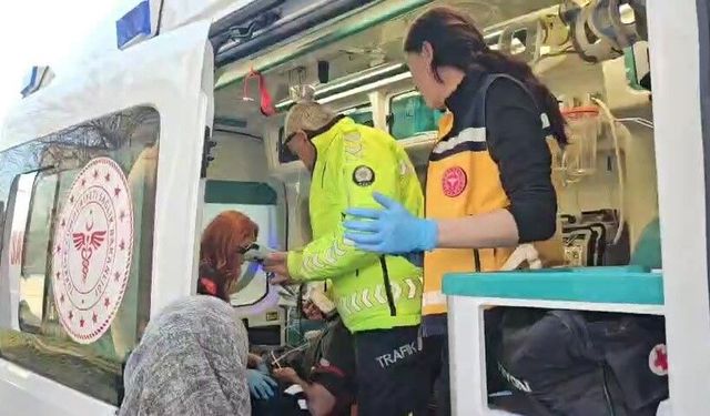 Bursa'da fenalaşan servis şoförü kaldırıma çıkıp güçlükle durabildi