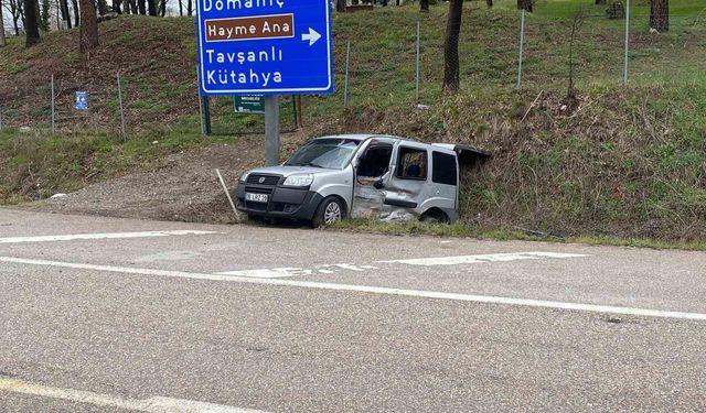 Bursa'da kamyonet ile hafif ticari araç çarpıştı: 4 yaralı