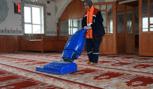 Camiler bayrama hazır