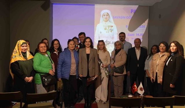 Çanakkale'de 'Savaşın Gölgesinde Kadın' Paneli Düzenlendi