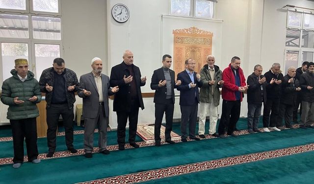 Çilimli'de bayram coşkusu yaşandı dualar edildi bayramlaşıldı