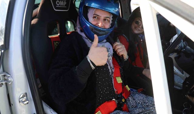 Dimili kadınlardan copilot deneyimi