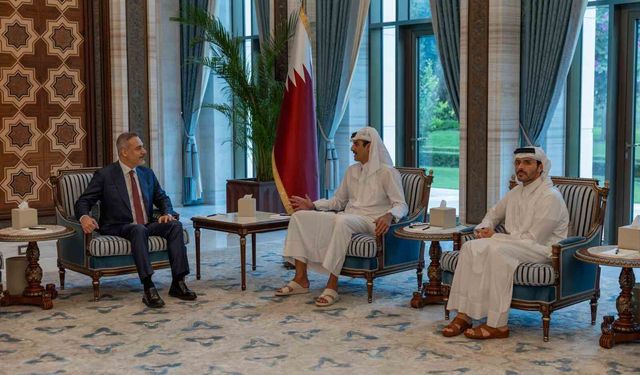 Dışişleri Bakanı Fidan, Katar Emiri Al Thani ile bir araya geldi