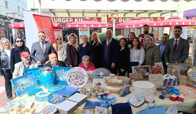 Edirne'de huzurevi sakinlerinden el emeği göz nuru sergi