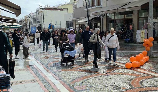Edirne'de yağmura rağmen alışveriş yoğunluğu