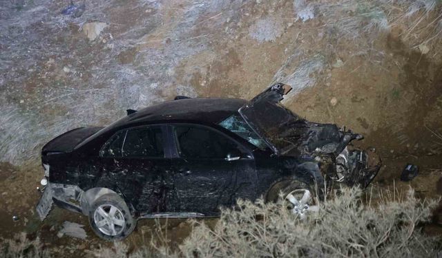 Elazığ'da otomobil şarampole uçtu: 2'si ağır 5 yaralı