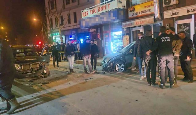 Elazığ'da otomobiller çarpıştı: 1'i ağır 3 yaralı