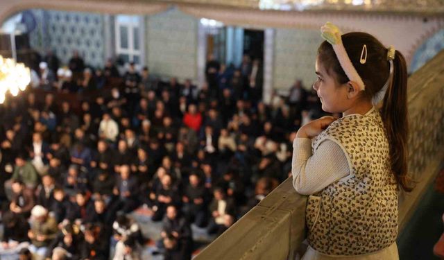 Elazığ'da Ramazan Bayramı namazında camiler doldu taştı