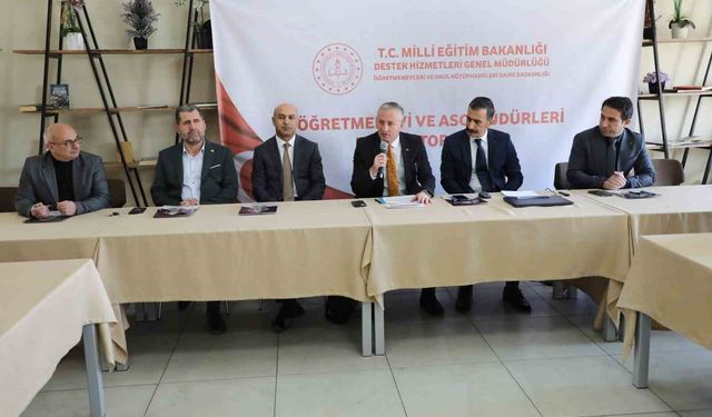 Farklı illerden gelen öğretmenevi müdürleri Ağrı'da bir araya geldi