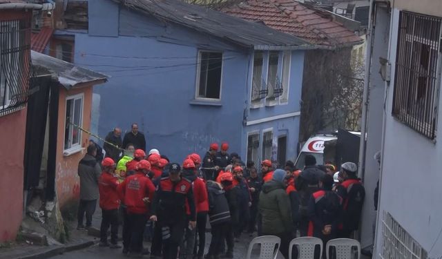Fatih'te iki binanın çöktüğü mahallenin sakinleri konuştu: 'Patlamayı duyduk, bomba zannettim'