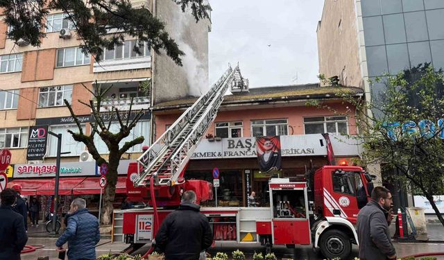 Fırının bacası tutuştu: 3 kişi dumandan etkilendi