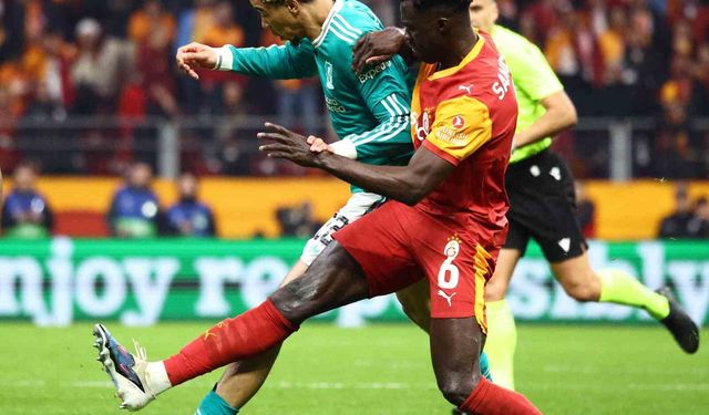 Galatasaray'da Davinson Sanchez cezalı duruma düştü