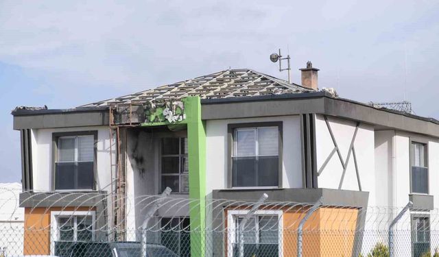 GES santralindeki idari binanın çatısında çıkan yangın söndürüldü