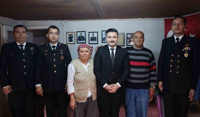 Gökçeada Kaymakamı Acar'dan Gazi ailesine bayram ziyareti