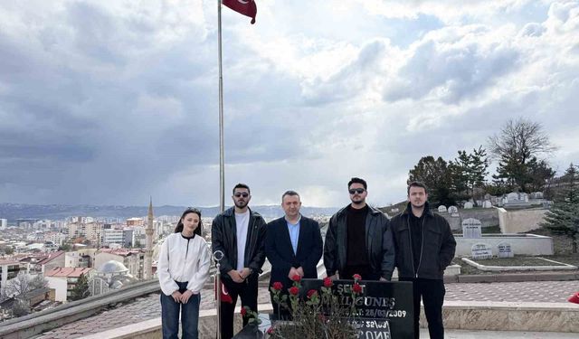 Güneş mezarı başında anıldı