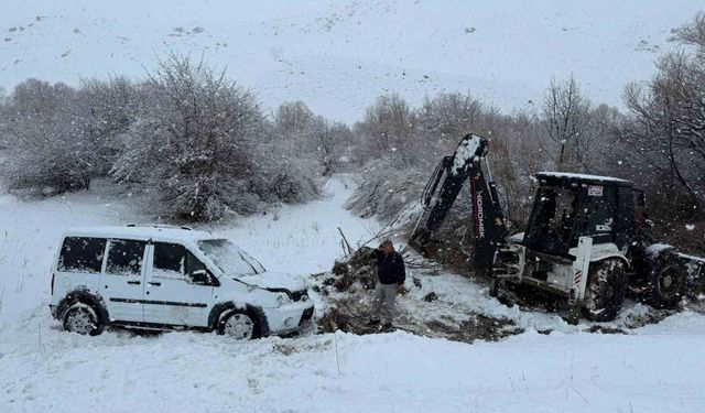 Hakkari-Van kara yolunda kaza: 2 yaralı