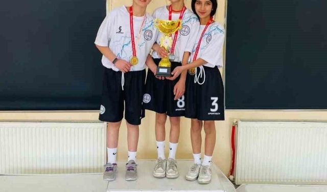 Hamur'da masa tenisi küçükler ilçe müsabakaları tamamlandı