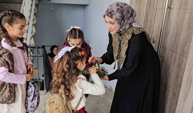 Hasköy'de bayram geleneği sürüyor: Çocuklar kapı kapı şeker topladı