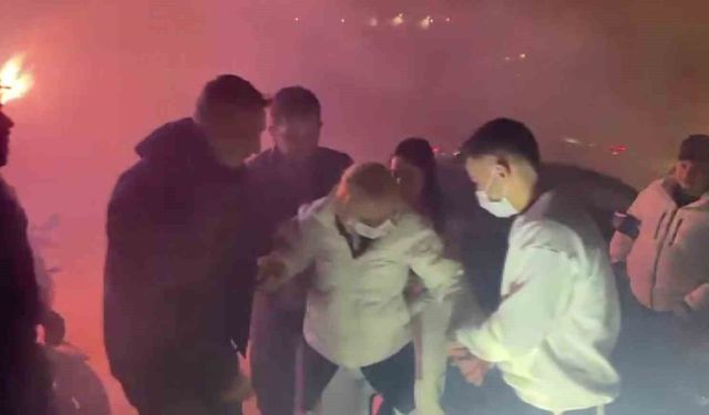 Hastanede tedavi gören kanser hastası kadına arkadaşlarından 8 Mart sürprizi